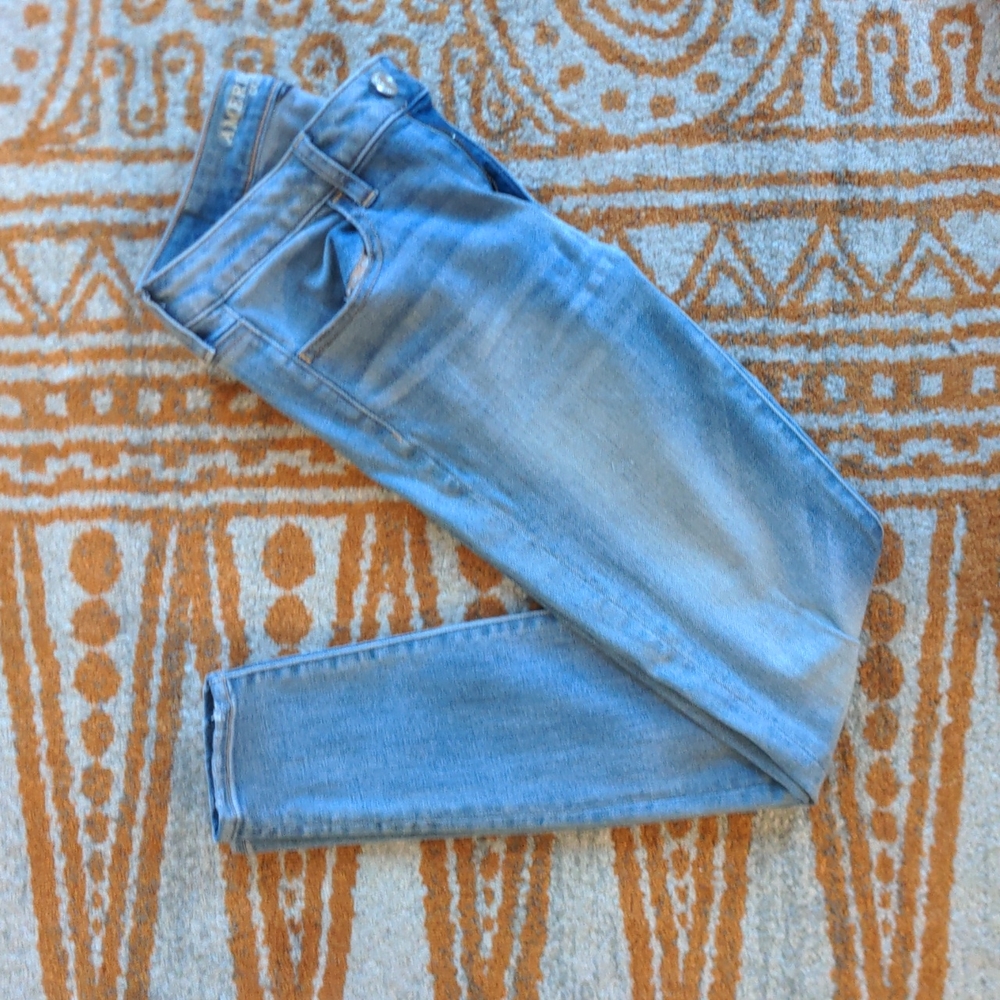 AE light wash jeans